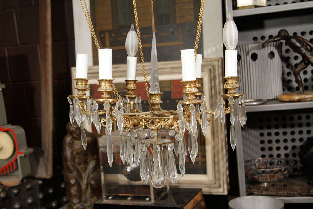 A beautiful crystal chandelier in the form of a hot air balloon. Great condition. A whole lot of look.